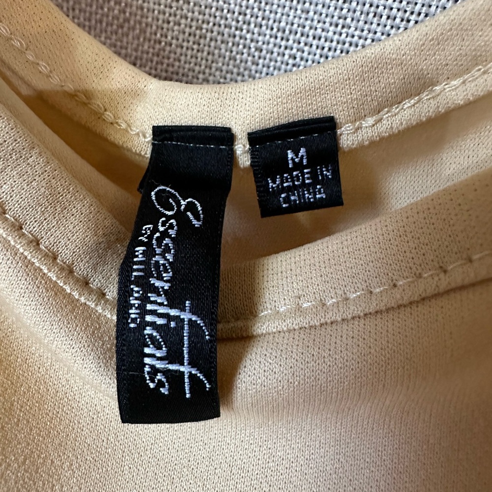 Essentials by Milano•neutral fitted tank top•adjustable straps•medium•buttermilk - Picture 4 of 8